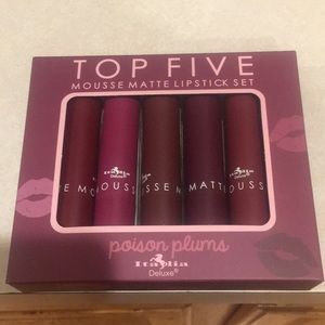 Nwot top 5 mousse matte lipstick set poison plums